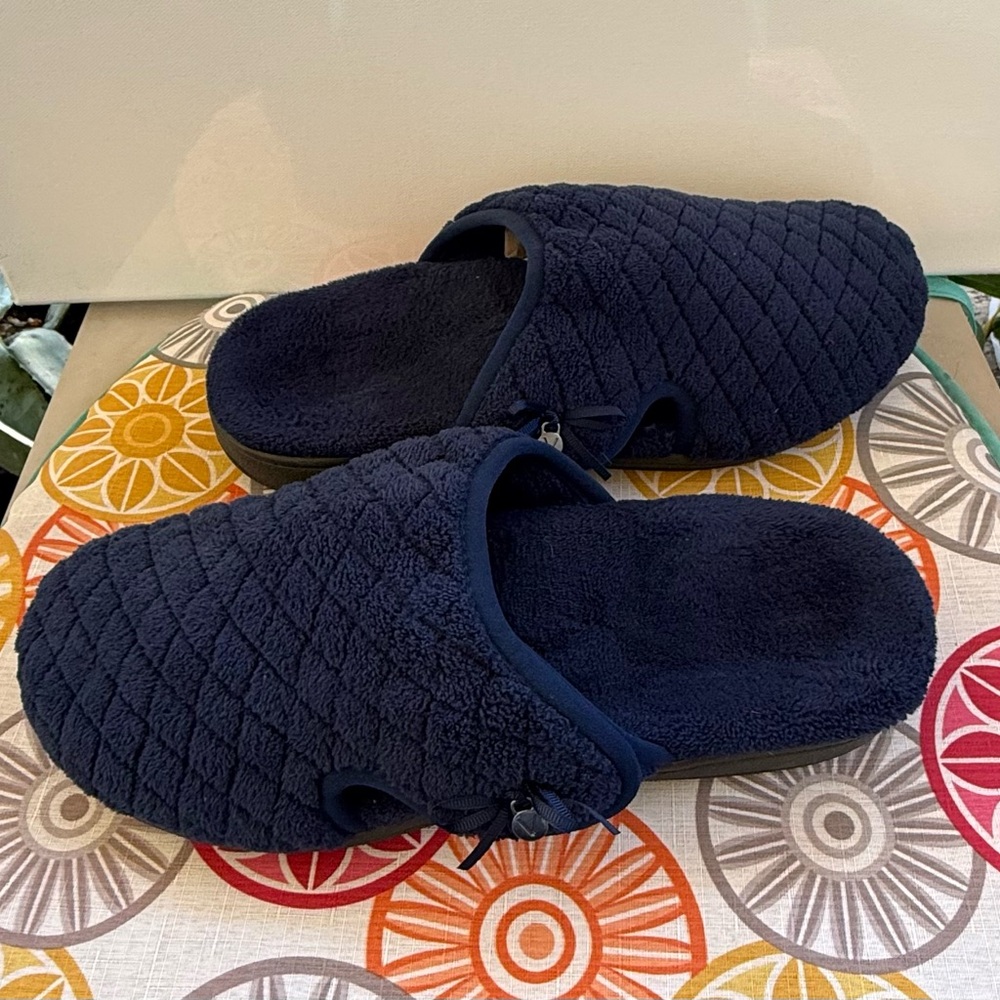VIONIC  Cozy Navy Blue Quilted Slippers - Picture 3 of 12